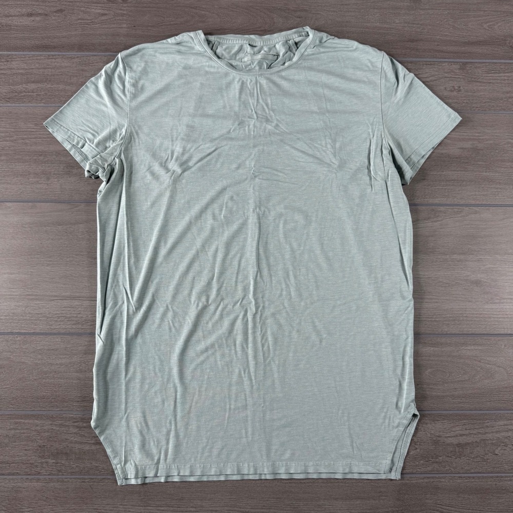 Alphalete Mens Performance Short Sleeve Curved Hem T-Shirt Sage Green XL